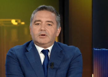 “Muzika përhap Covidin”, ministri Klosi kërkon ndjesë