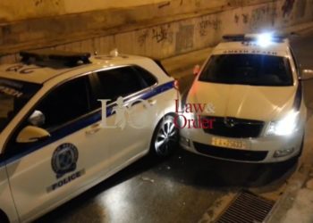 Si nëpër filma/ I ndjek policia greke, shqiptarët tentojnë të arratisen duke përplasur makinat e policisë
