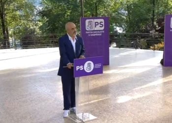 Rama në Asamblenë e PS, me atlete të bardha “Adidas” (VIDEO)