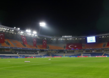 Në mes të debatit politik, Instanbul pret Paris Saint-Germain sonte, formacionet zyrtare