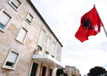 Qeveria miraton rritjen e pagës minimale