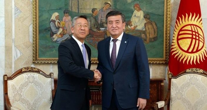 Protestat e dhunshme rrëzojnë në Kirgistan presidentin që vodhi zgjedhjet e njohura nga Donald LU