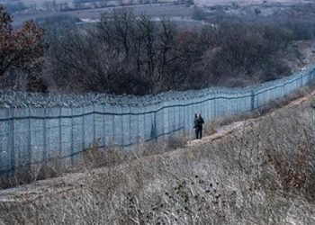 Greqia ngre gardhin metalik në kufirin me Turqinë