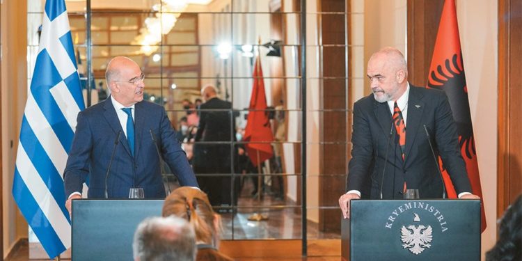 Gazeta greke: Marrëveshja e Hagës do të jetë me mirë se ajo me Egjiptin dhe Italinë, do të shërbejë edhe si mesazh për Turqinë