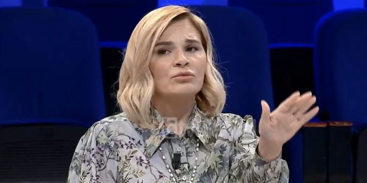 Operohet sërish Monika Kryemadhi? Kryetares së LSI-së i shpëton goja: S’po bërtas për shkak të ndërhyrjes kirurgjikale…