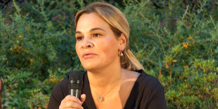 Monika Kryemadhi shfaqet pasi operoi bajamet: Unë nuk e mbaj maskën, rrezikohemi të bëhemi veshllapusha. Unë e di sa trim është Edi Rama