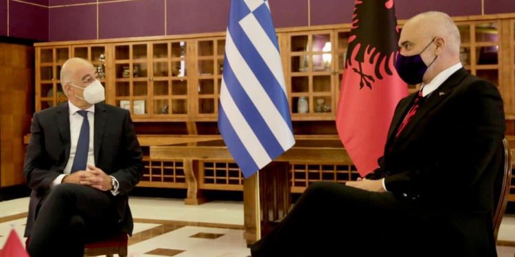 Vizita në Tiranë/ Ministri i Jashtëm grek kritika për Turqinë: Shkel kriteret themelore të integrimit në BE