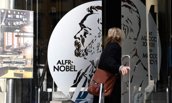 Jepet çmimi Nobel për Mjekësi për mjekët që zbuluan virusin që shkakton Hepatitin C