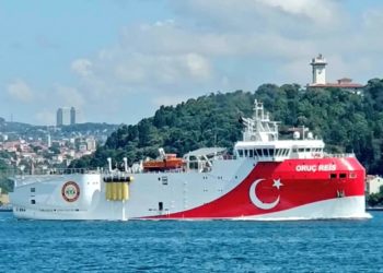 “Po vijnë turqit”/Ushtria greke në alarm të plotë pas rifillimit të kërkimeve nga anija ‘Oruç Reis’