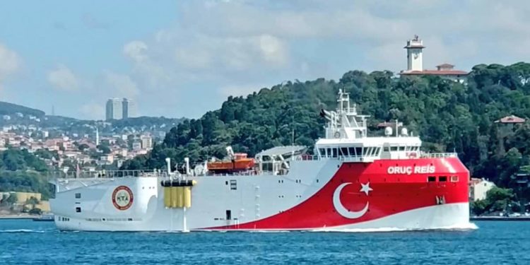 “Po vijnë turqit”/Ushtria greke në alarm të plotë pas rifillimit të kërkimeve nga anija ‘Oruç Reis’