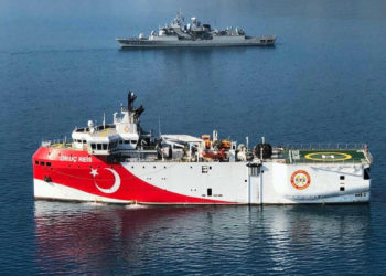 Alarmohen grekët, anija turke i afrohet shumë brigjeve