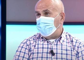 Pëllumb Pipero: I qëndroj versionit tim të parë, maska nuk duhet vendosur në publik, ajri jashtë është i pastë dhe i painfektuar!