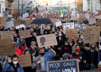 Protestat e polakëve kundër ligjit të abortit marrin përkrahje globale