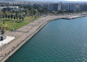 Në radhë për t’u testuar për Covid-19, shihni çfarë ndodh në Selanik