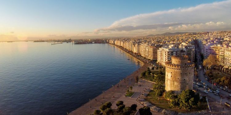 Frika nga rusët: Përse po “blen” SHBA-ja, Selanikun