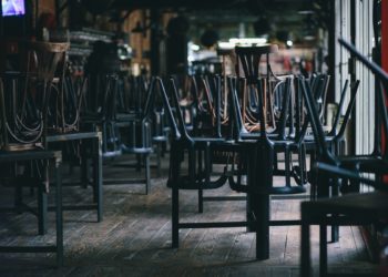 Shqipëria drejt mbylljes së lokaleve, ja skenarët që po vlerësohen