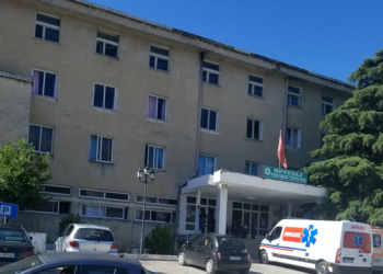 Spitali i Tepelenës me vetëm 4 mjekë, 30 kishte 12 vite më parë. Pacientët të detyruar të paguajnë në klinikat private (FOTO)