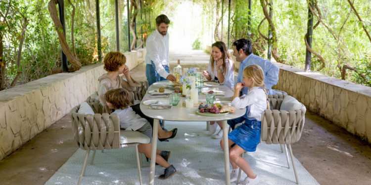 Pas të rinjve, ja cila është grupmosha që shpenzon më shumë për argëtim