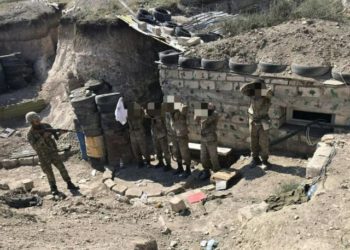 Ushtarët armenë valvisin flamurin e bardhë, ja pamjet e sulmeve azere