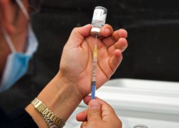 Japonia jep falas dozën e parë të vaksinës ndaj koronavirusit