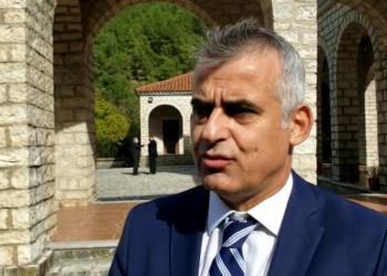 Vangjel Dule nderon ushtarët grekë në Këlcyrë: Ata ranë si heronj, të zbardhet sa më parë vrasja e Kacifas