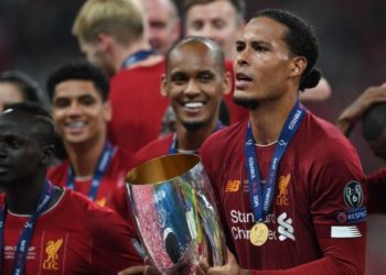 Dijk: Të gjithë duan të të shohin duke u rrëzuar