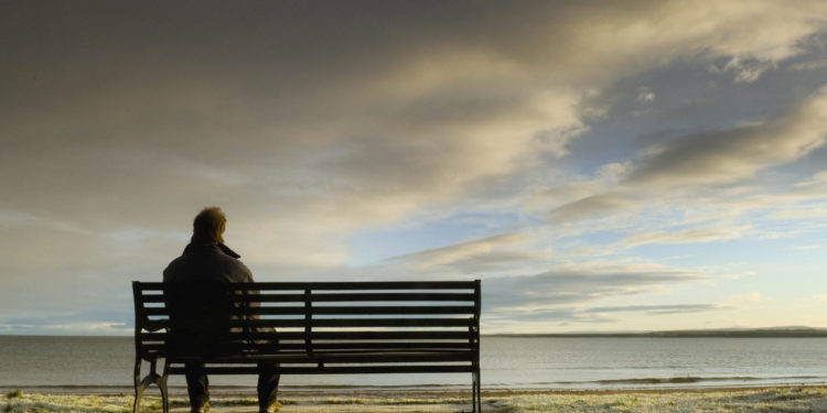 Studimi: Njerëzit e mençur e ndjejnë më pak vetminë