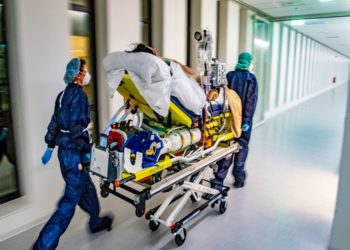 Rasti i parë në botë/ Humbet jetën pacientja e infektuar dy herë nga COVID-19