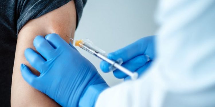 Lajm i mirë për amerikanët, vaksinën antiCovid do ta marrin në fillim të dhjetorit