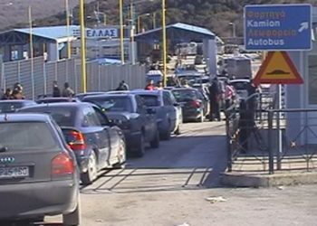 Pandemia, Greqia mbyll pikën kufitare në Kapshticë