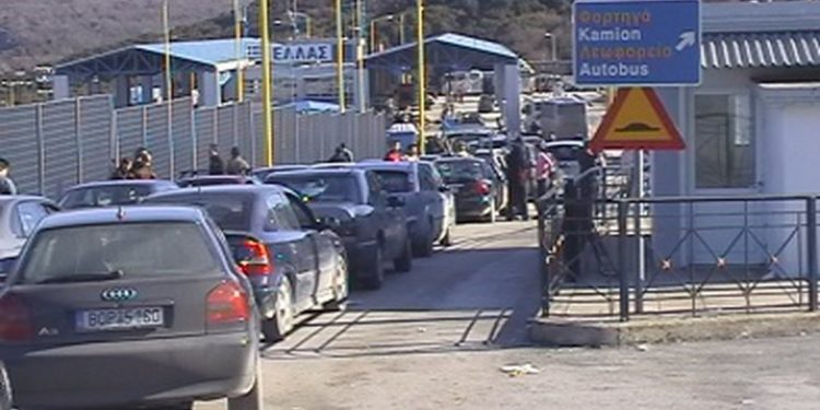 Pandemia, Greqia mbyll pikën kufitare në Kapshticë