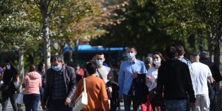 A jemi në kulmin e valës së dytë të pandemisë apo do të bëhet dhe më keq? Ja çfarë thotë mjeku i njohur