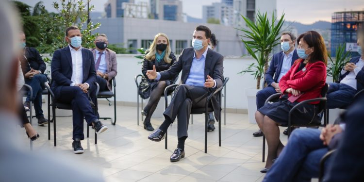 Basha: Qeveria e ka humbur kontrollin mbi pandeminë. Në Shqipëri koha e marrjes së përgjigjeve të testit është më e gjata në Europë