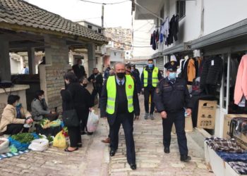 Covid në Gjirokastër, Task Forca e Prefekturës në terren për të parë zbatimin e masave (FOTO)