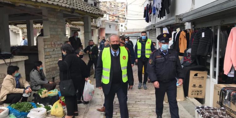 Covid në Gjirokastër, Task Forca e Prefekturës në terren për të parë zbatimin e masave (FOTO)