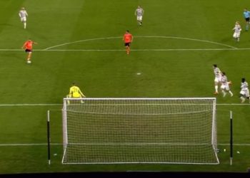 Trajneri i Manchester Unitedit e pranon se mbrojtësit e tij janë shumë të dobët