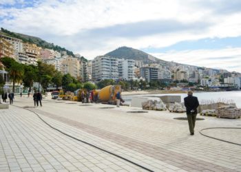 Po merr formë lungomarja e Sarandës, shihni si është transformuar bulevardi i dikurshëm (FOTO)