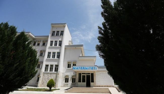 Ndërroi jetë gjatë lindjes, familjarët e 20-vjeçares hedhin akuza në drejtim të Spitalit