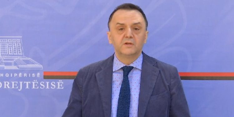 Artan Lame e pranon publikisht: Në kadastrën e Vlorës ka presione kriminale