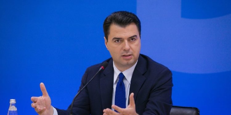 Basha: Mbi 60 njerëz vdiqën këtë javë nga covid, Rama merret me meme në Instagram