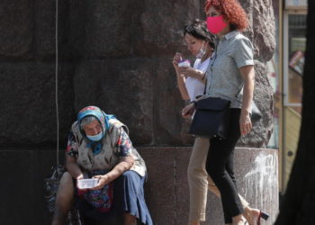 Covid-19/ Si u bënë të pasurit edhe më të pasur dhe të varfrit akoma më të varfër