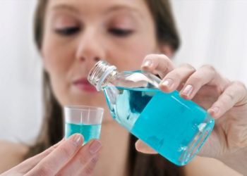 Studimi i ri/Larja e gojës mund ta vrasë Covid brenda 30 sekondave