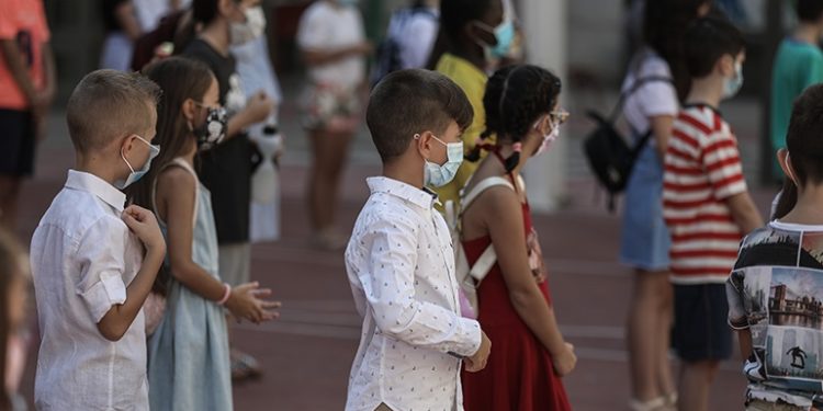 Greqia merr një tjetër vendim, mbyll shkollat e kopshtet për shkak të pandemisë