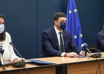 Shifrat alarmante të Covid në Greqi, mbyllen shkolla e kopshte deri më 27 nëntor