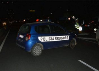 Aksident në Sarandë/Makina përplaset me bagëtitë, në gjendje të rëndë shoferi