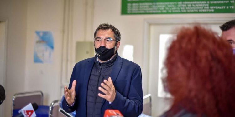 Donacion gjerman/72 sete shtretërish ortopedikë dhurohen për Spitalin Rajonal të Gjirokastrës (FOTO)