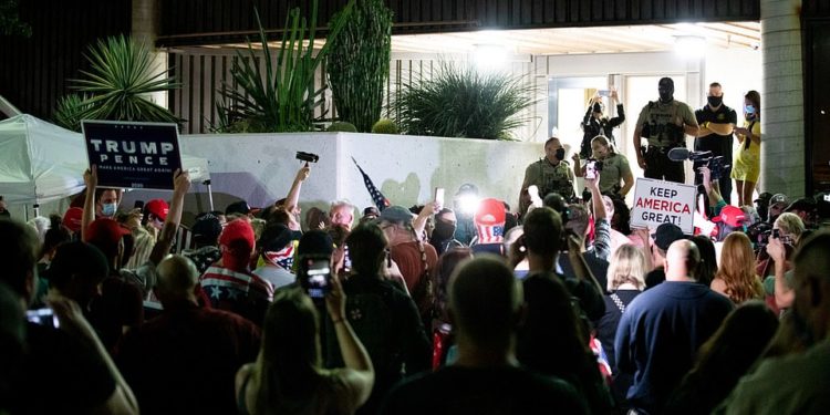 Tensionohet situata në SHBA, përplasje të qytetarëve me policinë në disa shtete