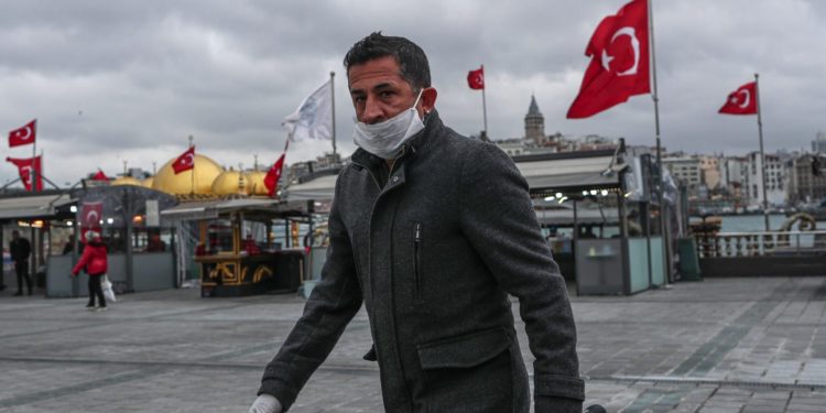 Turqia futet në shtetrrethim për të frenuar përhapjen e COVID-19