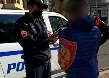 Nuk mbante maskë, shoqërohet në polici ish-deputeti i PD