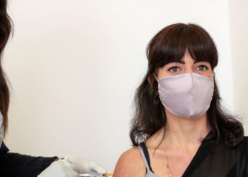 Studimi/ A do të na mbrojë vaksina e Covid-19